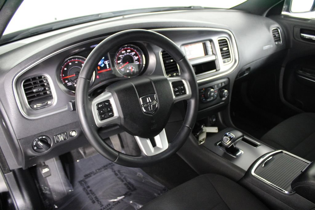 Used 2013 Dodge Charger SE w/ Connectivity Group RWD image 17
