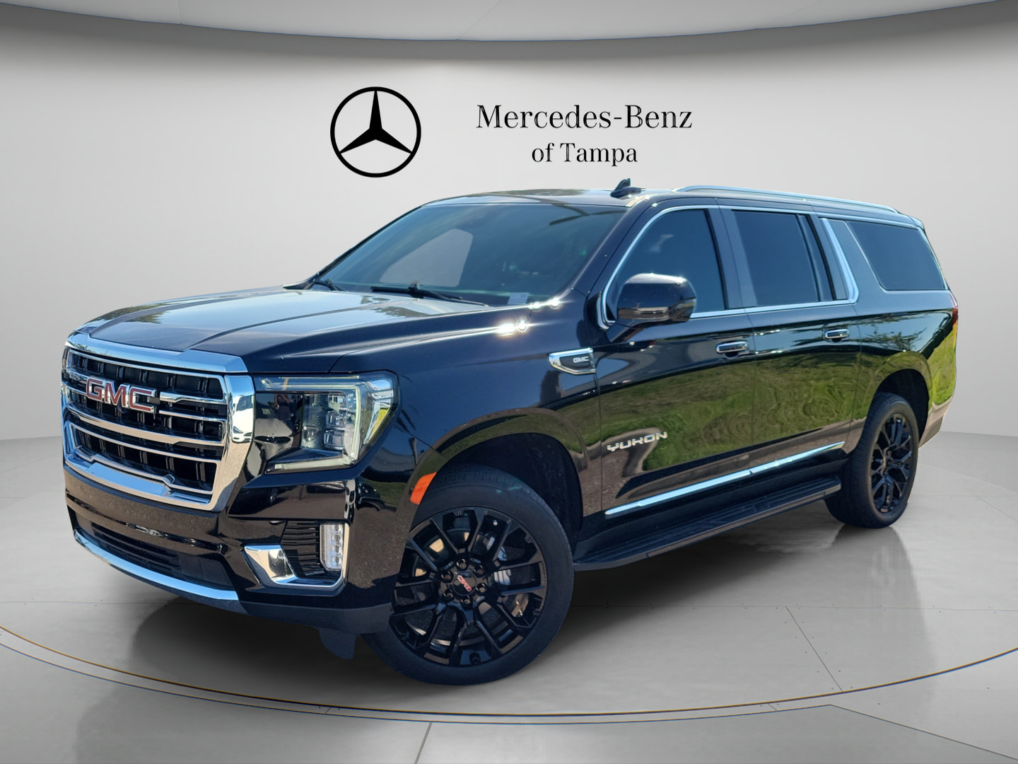 Used 2023 GMC Yukon XL SLT w/ SLT Luxury Package AWD/4WD image 1