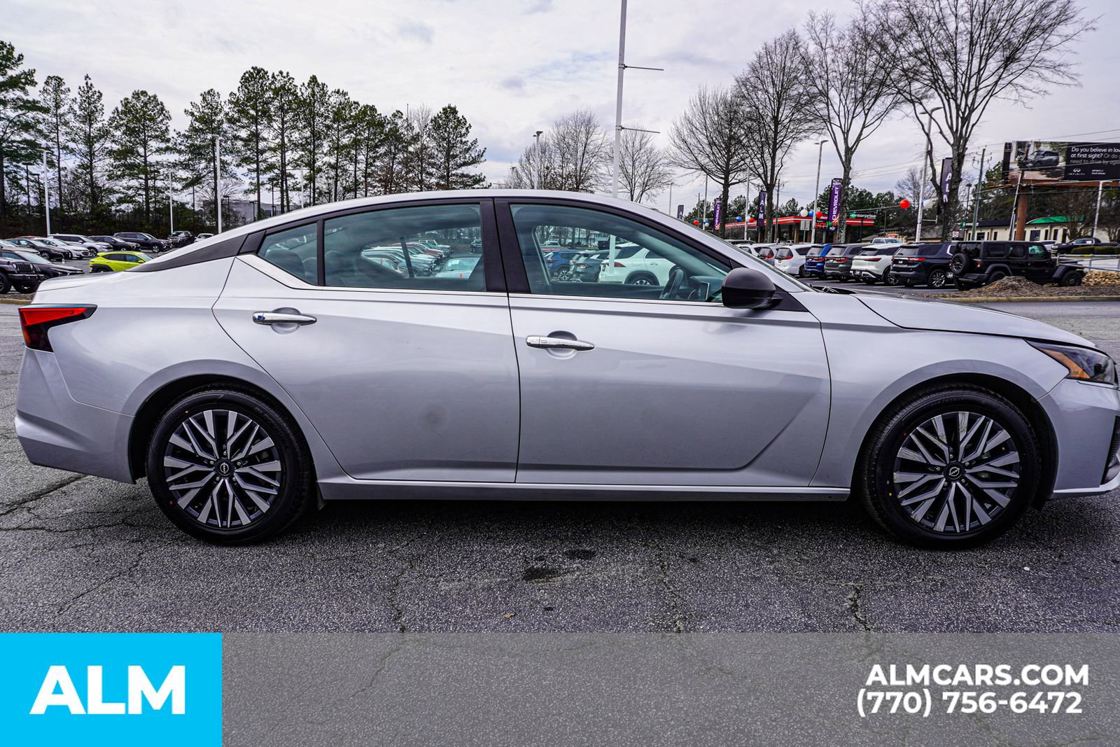 Used 2024 Nissan Altima 2.5 SV image 10