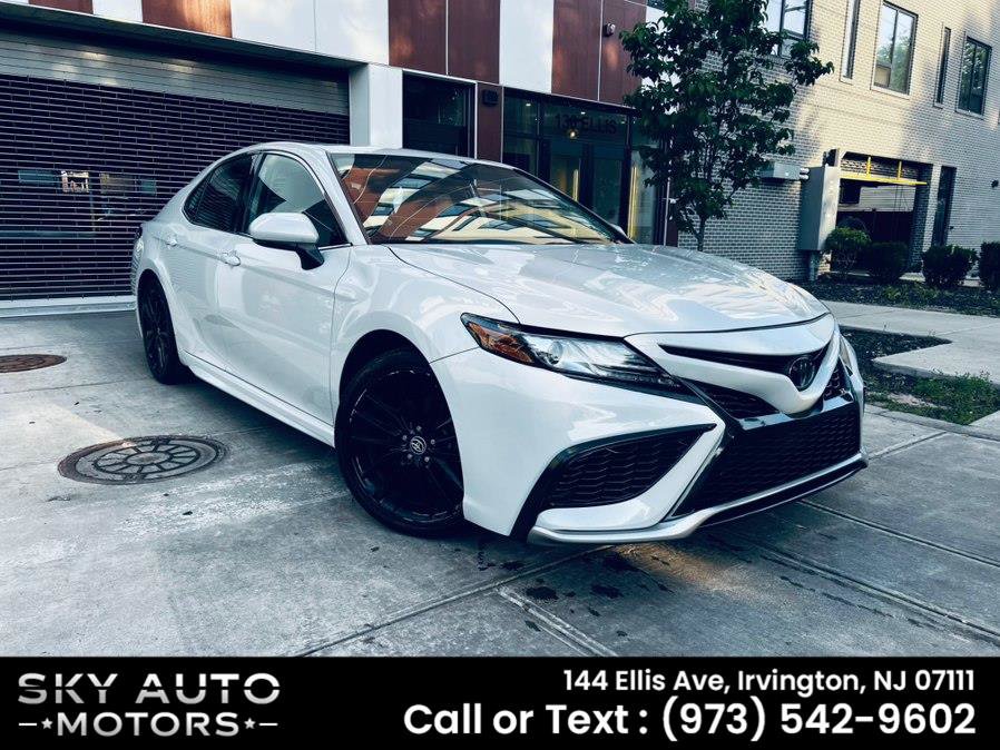 Used 2024 Toyota Camry XSE FWD image 2