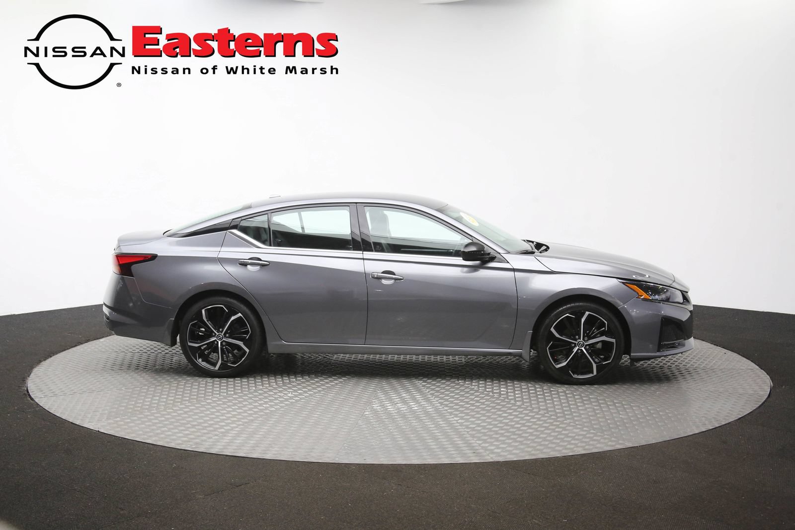 Used 2024 Nissan Altima 2.5 SR FWD image 39