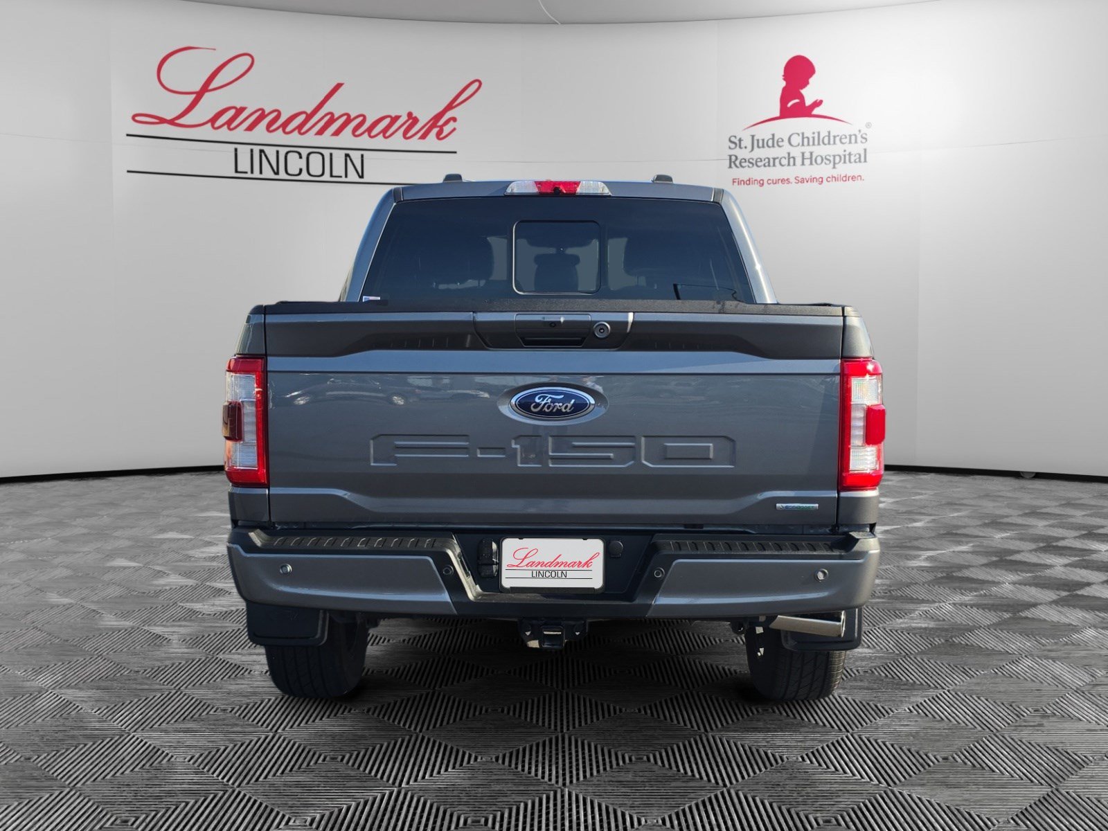 Used 2022 Ford F150 Lariat w/ Max Trailer Tow Package AWD/4WD image 4
