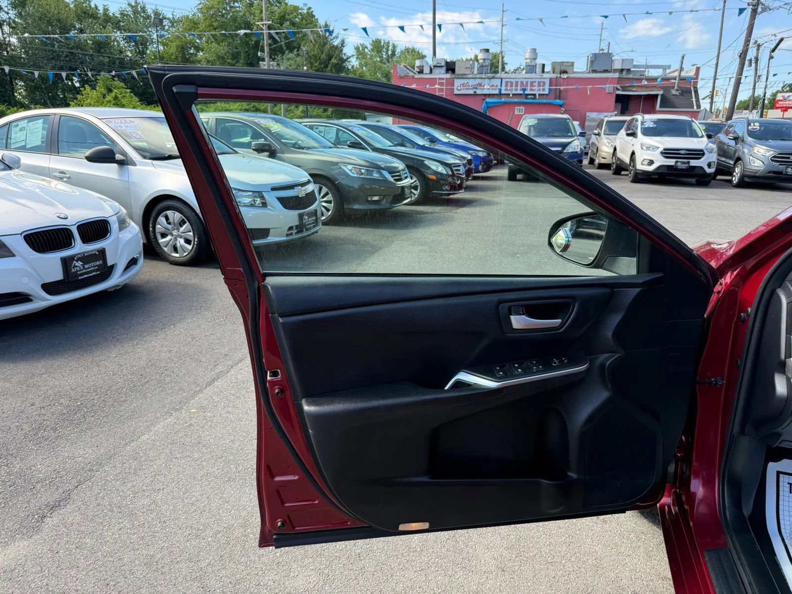 Used 2017 Toyota Camry SE FWD image 16