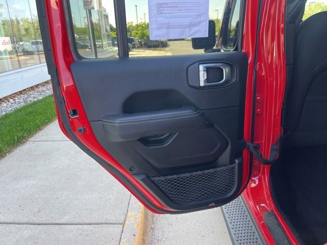 Used 2021 Jeep Wrangler Unlimited Sahara w/ Cold Weather Group AWD/4WD image 18