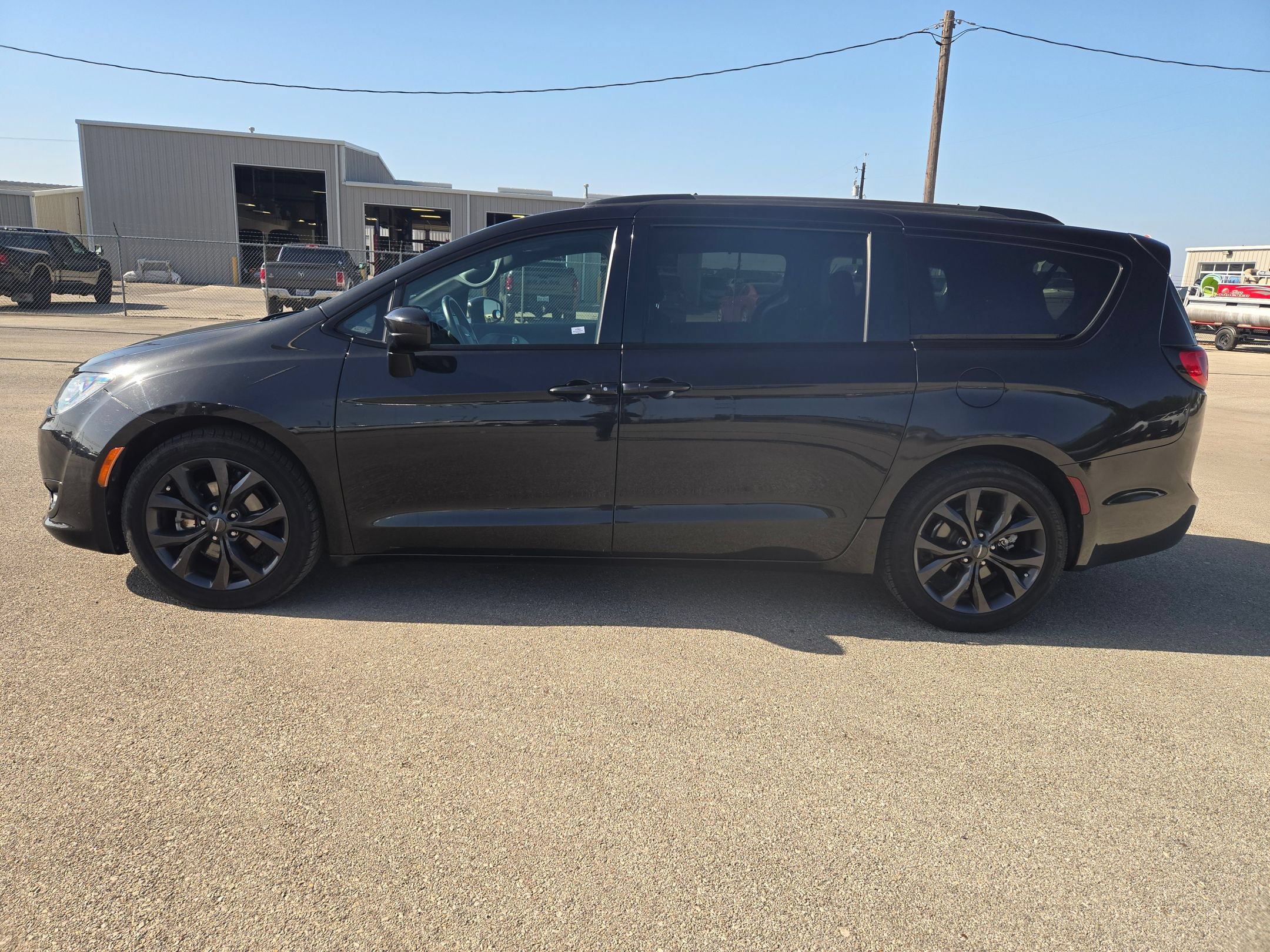 Used 2018 Chrysler Pacifica Touring Plus w/ S Appearance Package FWD image 6