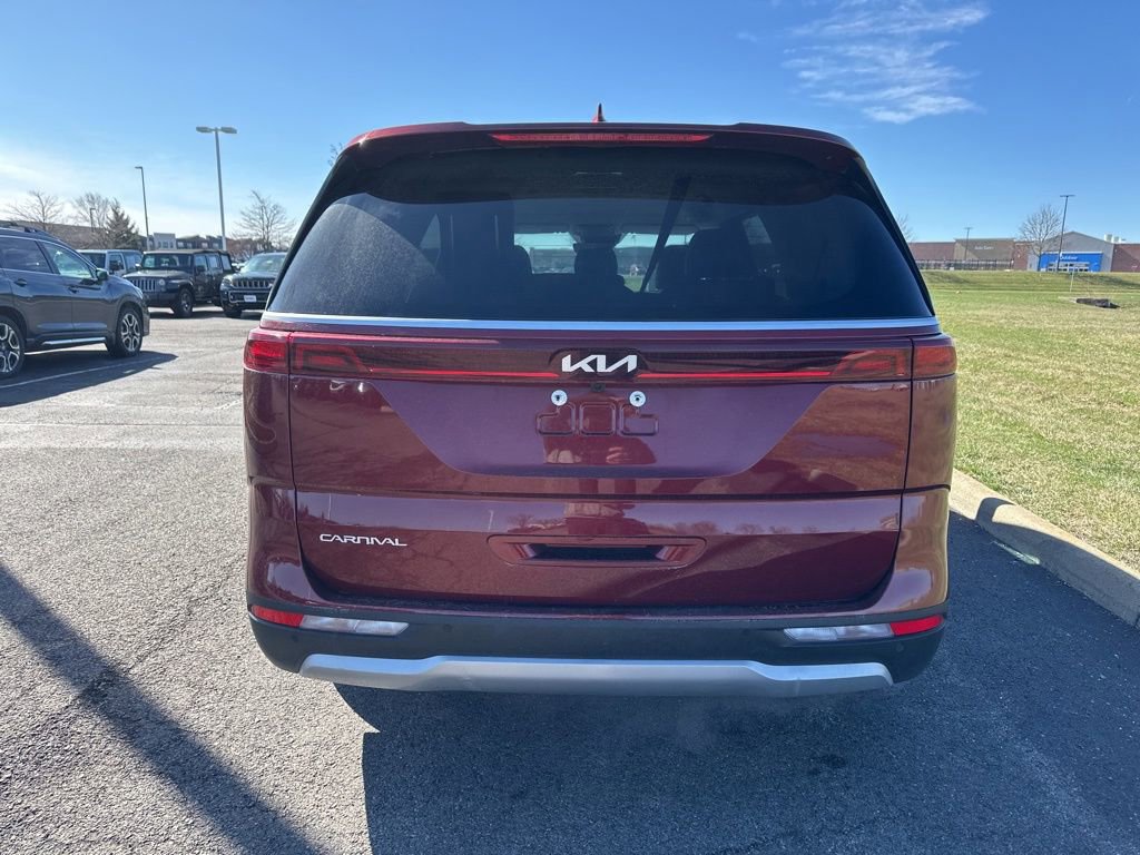 Used 2024 Kia Carnival LX image 8