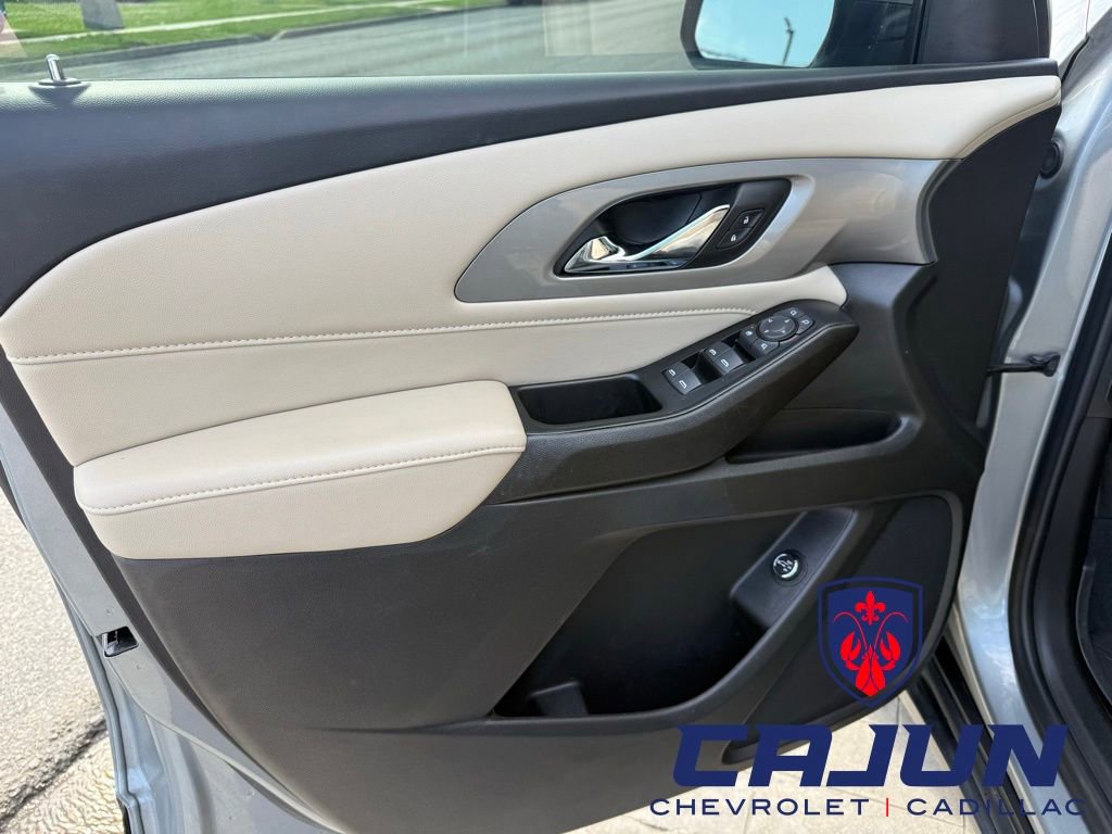 Used 2023 Chevrolet Traverse LT w/ LT Premium Package image 8
