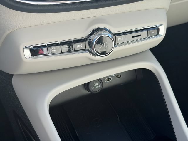 Certified 2024 Volvo XC40 B5 Plus w/ Protection Package AWD/4WD image 25