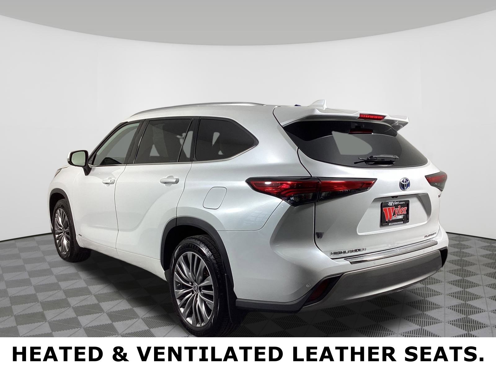 Used 2022 Toyota Highlander Platinum image 3