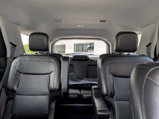 Used 2022 Ford Explorer Limited w/ Equipment Group 301A AWD/4WD image 17