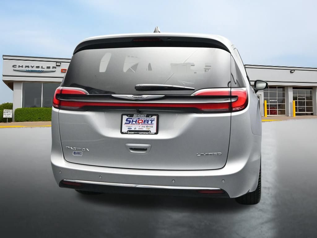 Used 2026 Chrysler Pacifica Limited FWD image 4