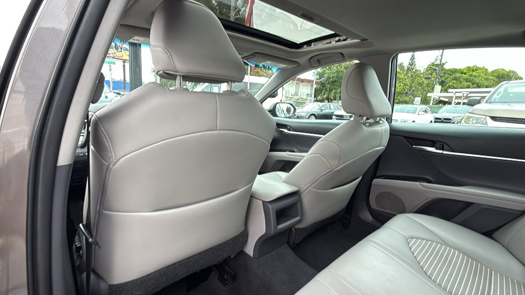 Used 2018 Toyota Camry SE w/ Moonroof Package FWD image 26