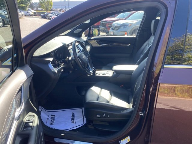 Used 2023 Cadillac XT6 Premium Luxury w/ Technology Package image 16