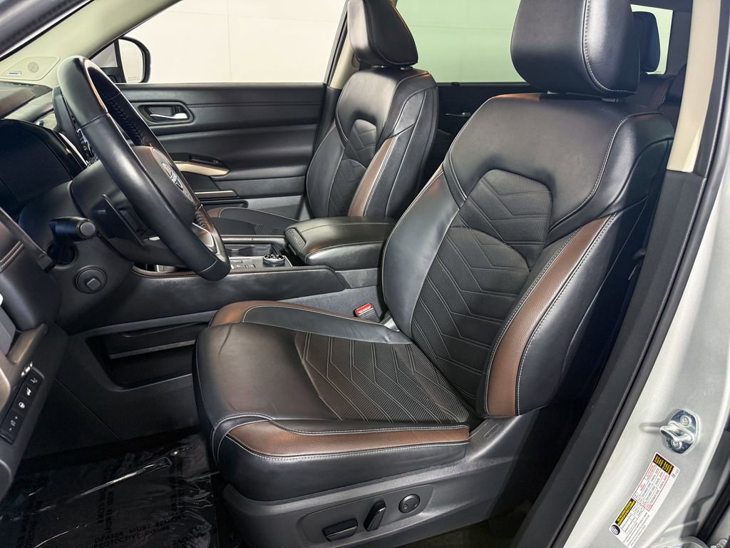 Certified 2024 Nissan Pathfinder Platinum w/ Cargo Package AWD/4WD image 17