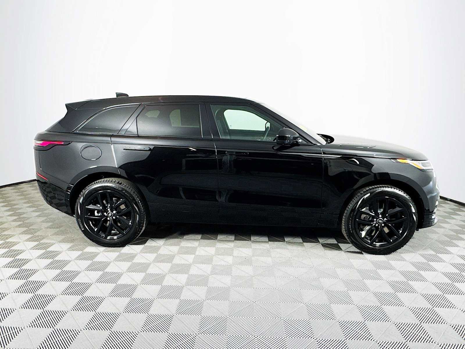 Used 2026 Land Rover Range Rover Velar Dynamic SE AWD/4WD image 4