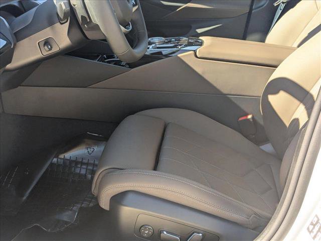 New 2025 BMW 540i xDrive w/ Premium Package image 4