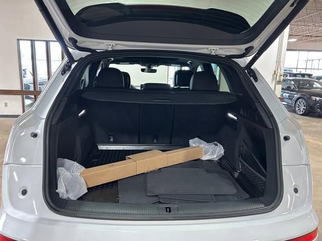 Certified 2025 Audi Q5 2.0T Premium w/ Convenience Plus Package image 21