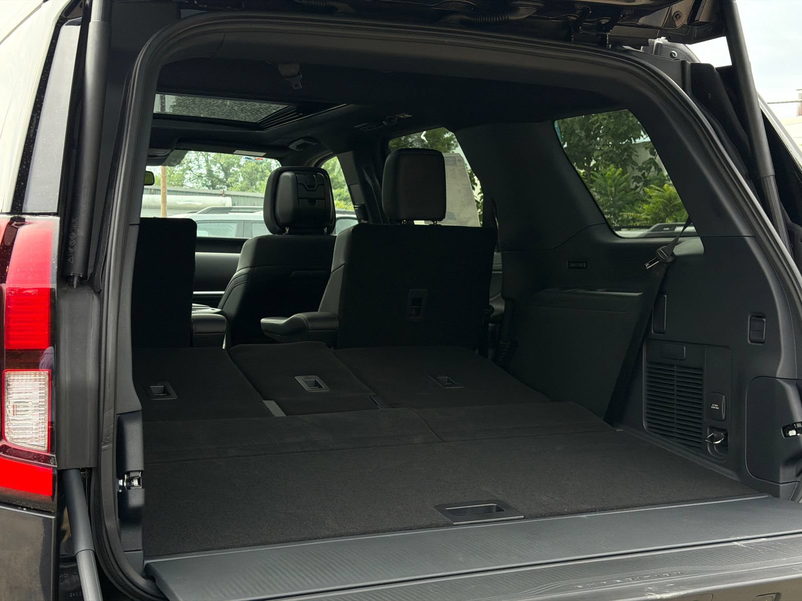 New 2027 Ford Expedition Platinum w/ Stealth Performance Package AWD/4WD image 8