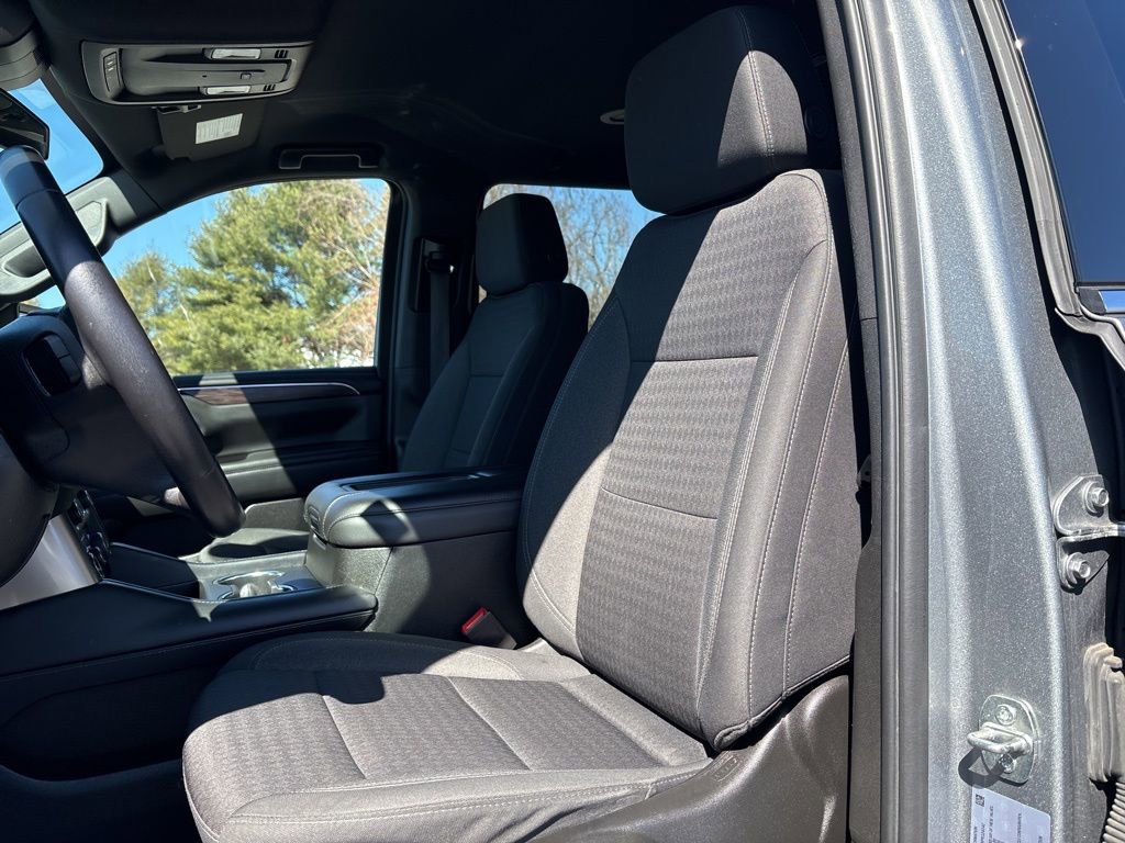 Used 2023 Chevrolet Suburban LS image 9