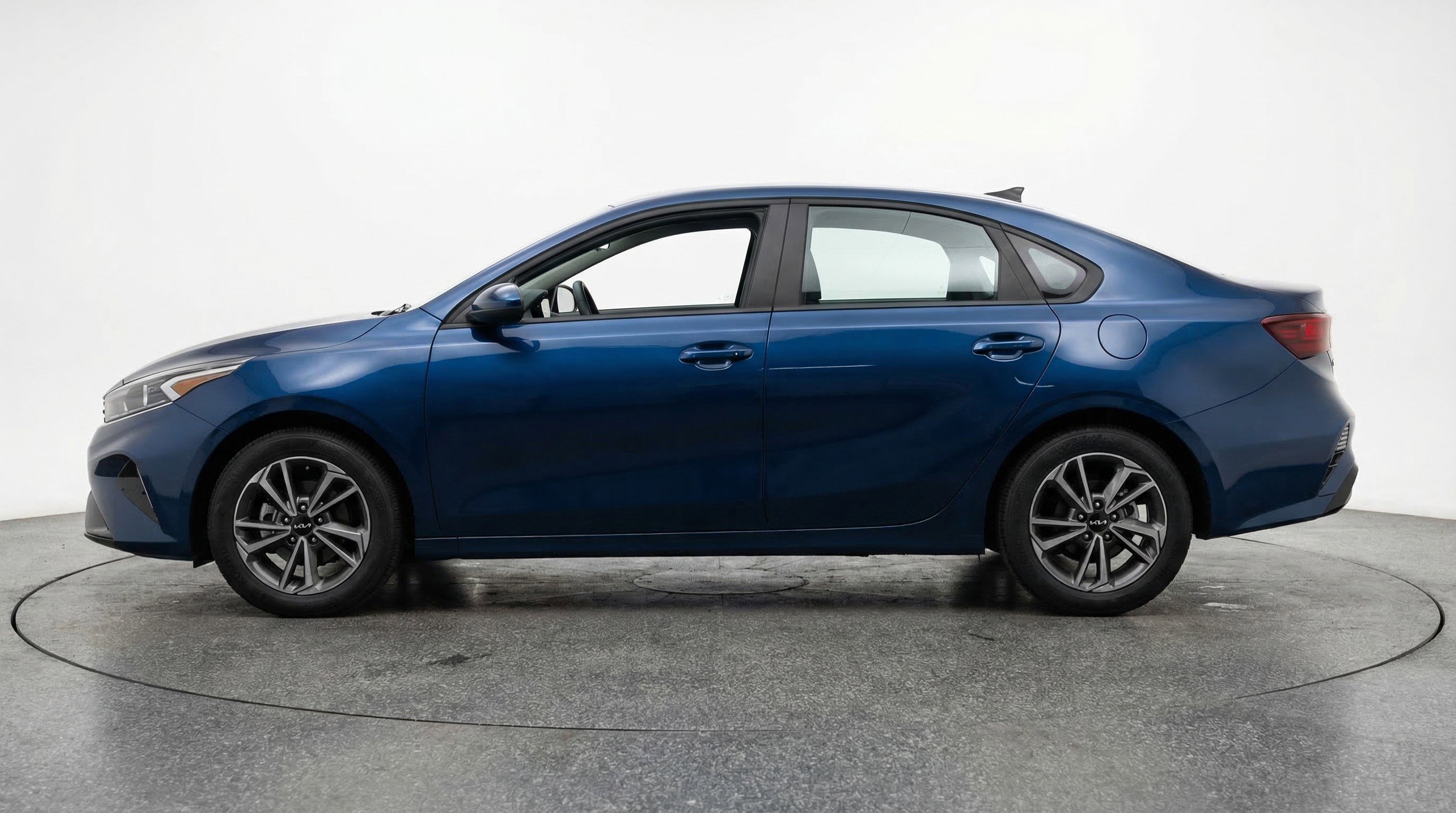 Used 2024 Kia Forte LXS image 5