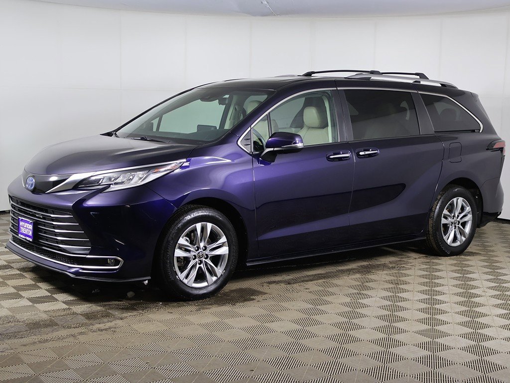 Used 2022 Toyota Sienna Limited image 10