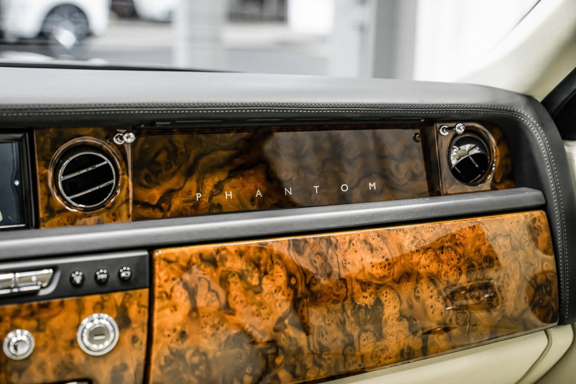 Used 2013 Rolls-Royce Phantom Sedan image 21