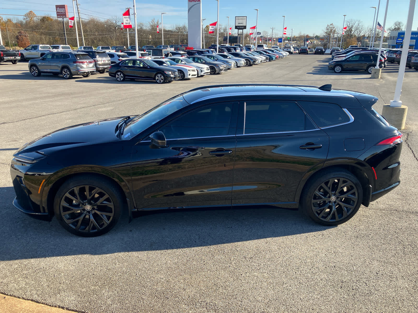 Used 2025 Toyota Crown Signia Limited image 4