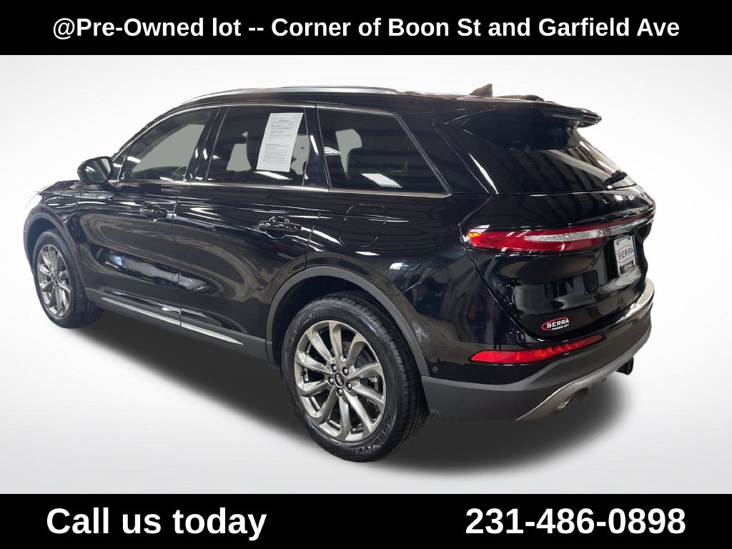 Used 2021 Lincoln Corsair AWD w/ Premium Package image 3