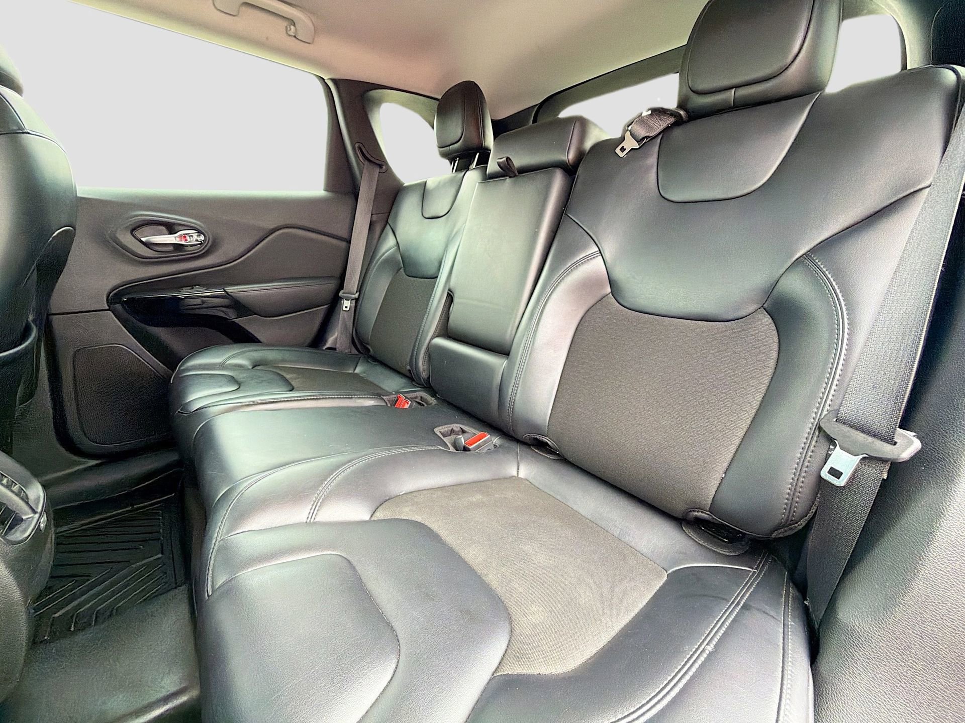 Used 2021 Jeep Cherokee Latitude Plus image 27