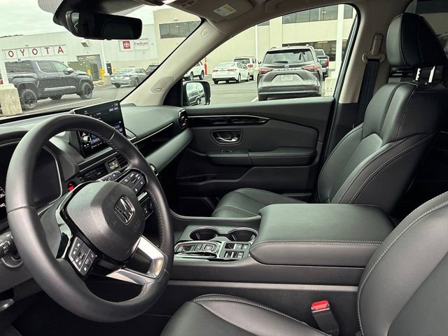 Used 2025 Honda Pilot Touring image 29