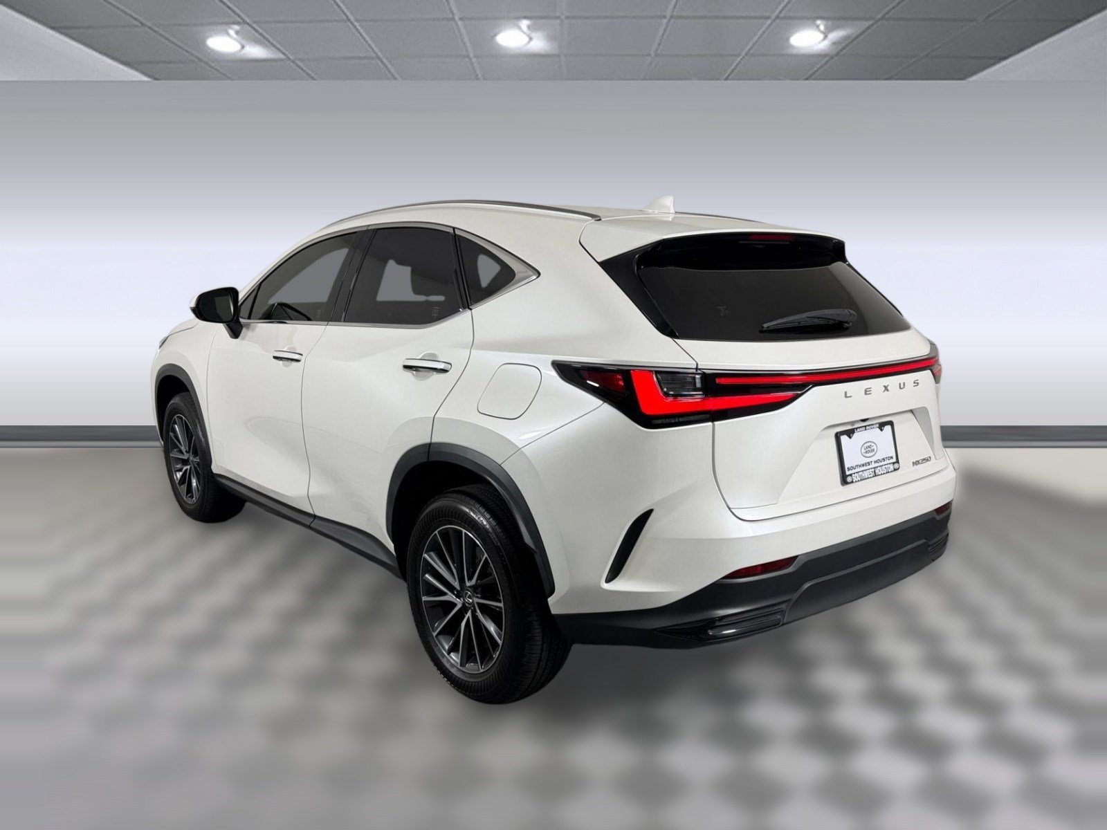 Used 2024 Lexus NX 250 FWD w/ Towing Package (2000 Lbs) image 3