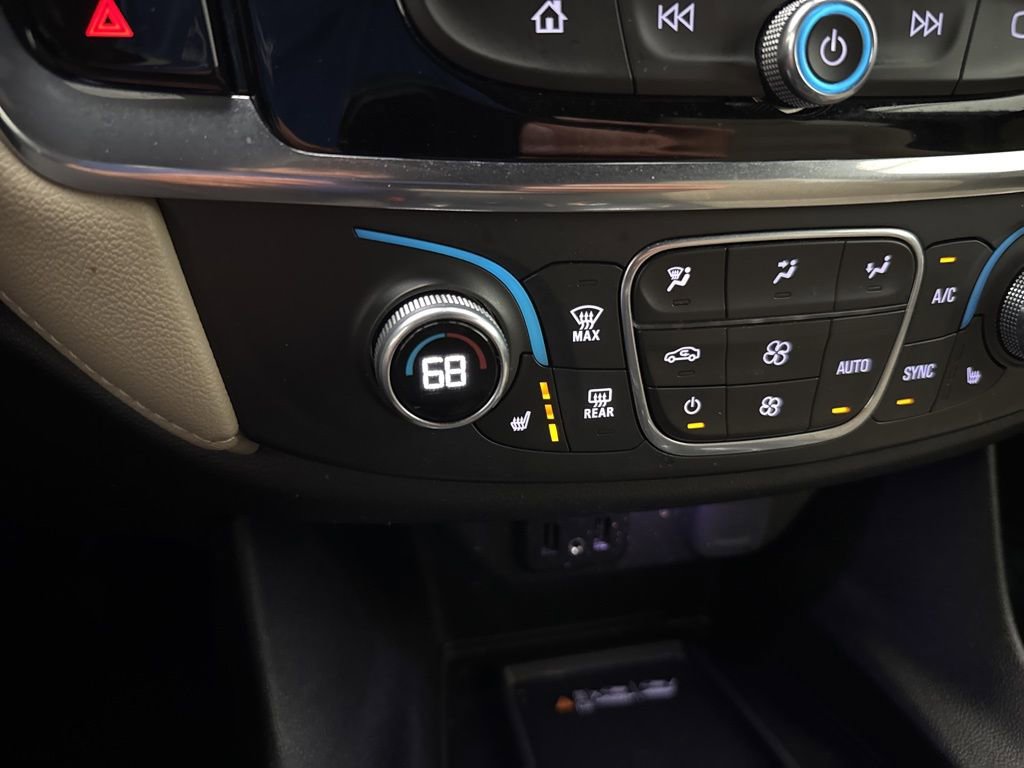 Used 2022 Chevrolet Traverse LT image 36