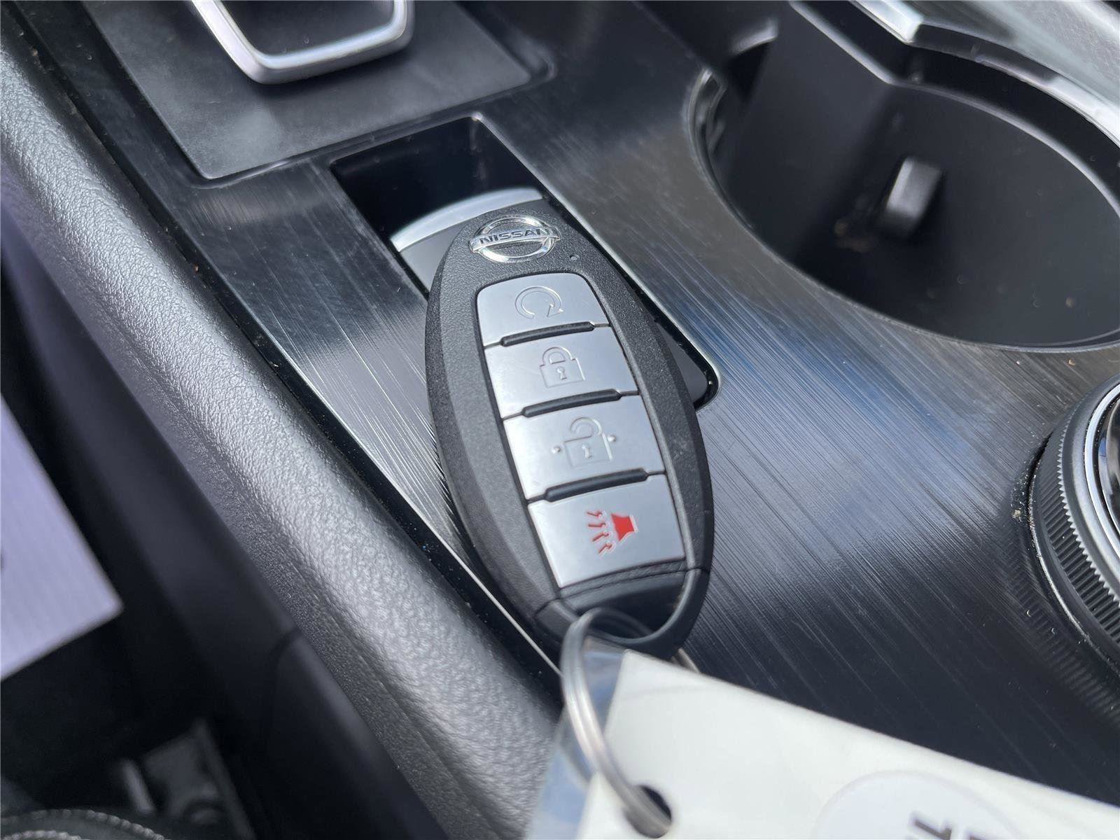 Used 2021 Nissan Rogue SV image 39