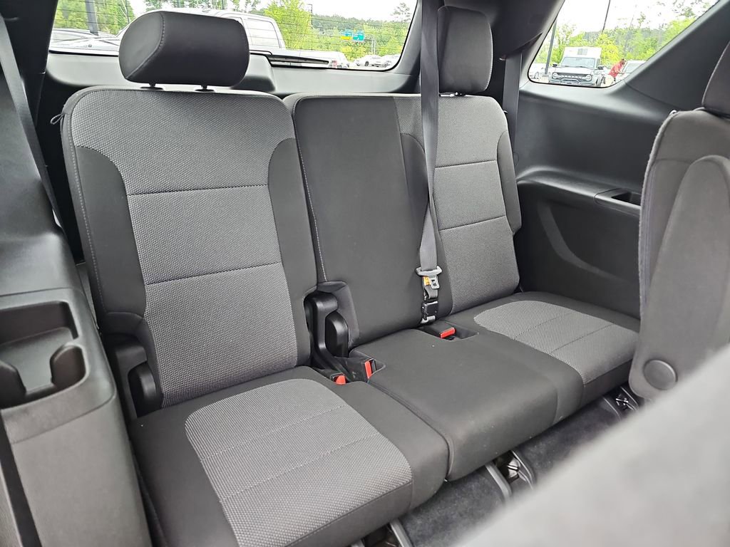 Used 2023 Chevrolet Traverse LT FWD image 16
