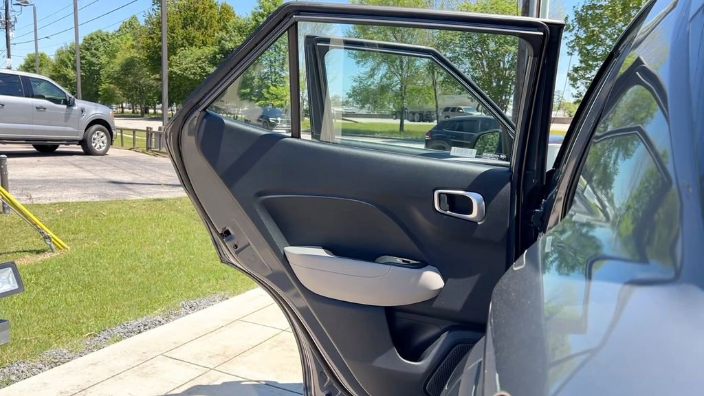 Used 2025 Hyundai Venue SEL image 36