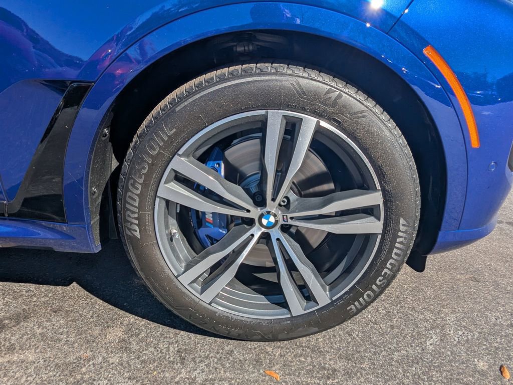 Used 2025 BMW X7 M60i w/ Executive Package image 23