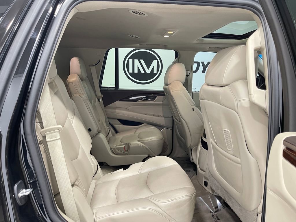 Used 2016 Cadillac Escalade Luxury image 35