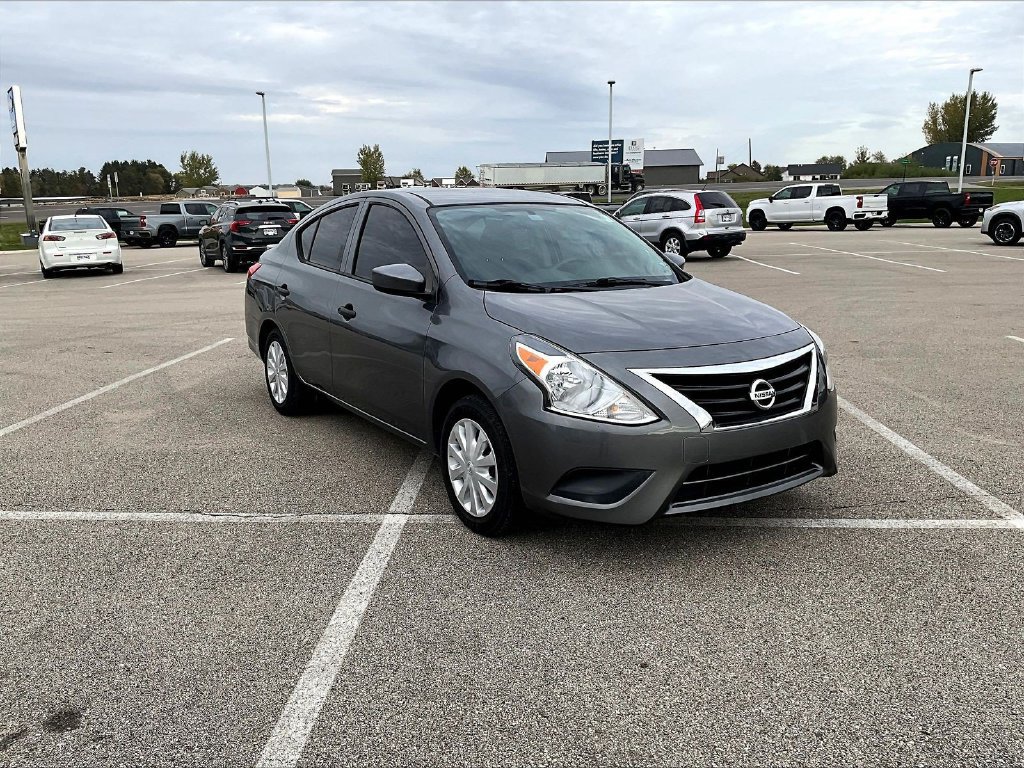Used 2019 Nissan Versa S Plus FWD image 3