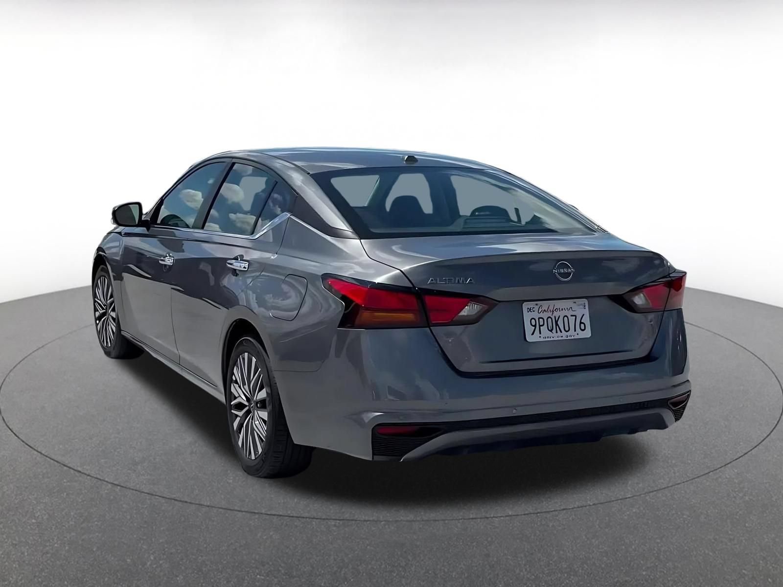 Used 2025 Nissan Altima 2.5 SV FWD image 11
