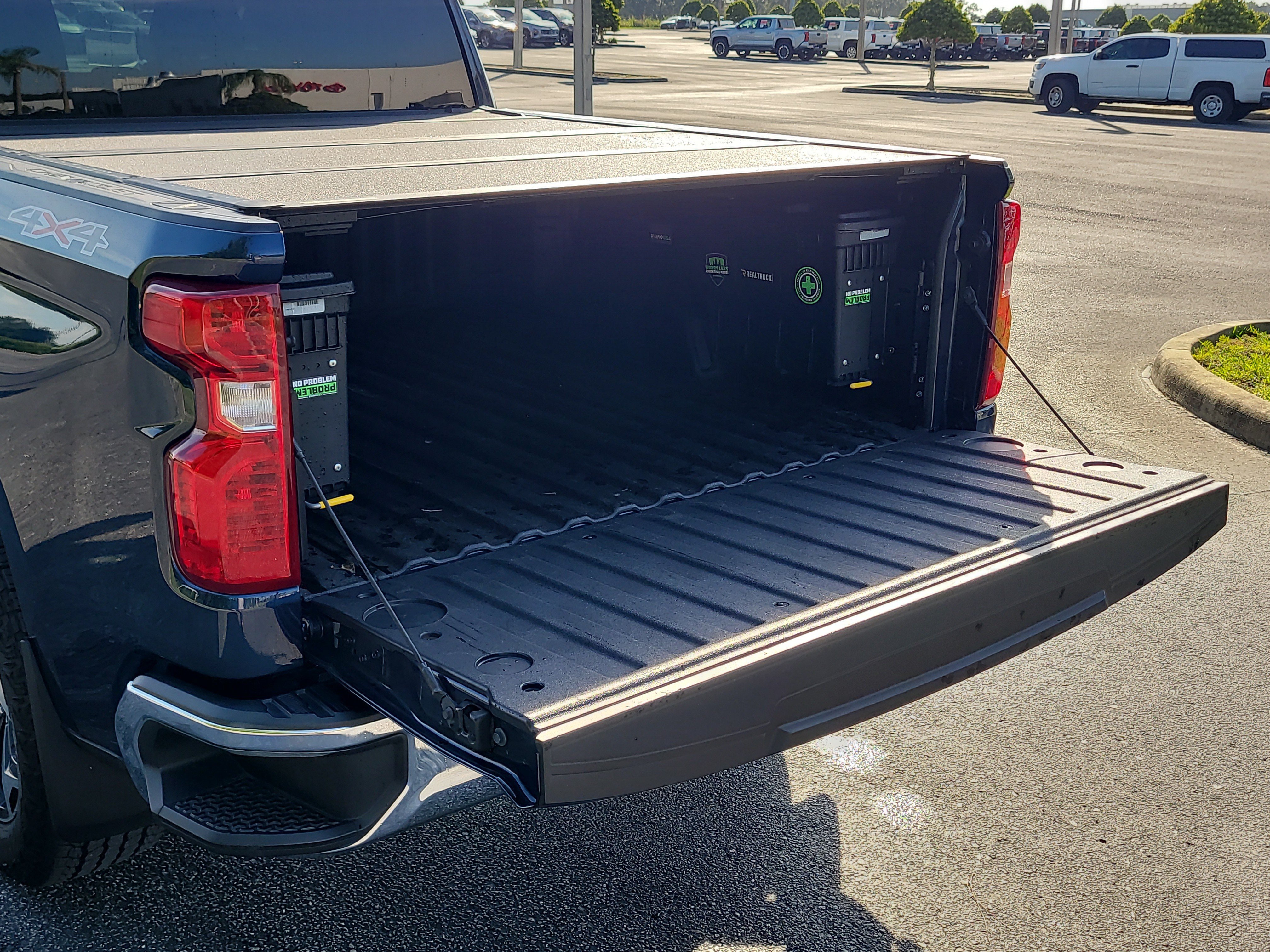 Used 2023 Chevrolet Silverado 1500 LT AWD/4WD image 10