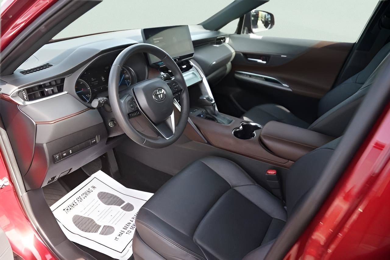 Used 2023 Toyota Venza XLE AWD/4WD image 8