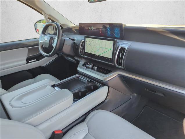 Certified 2025 Ford Expedition Max Platinum image 23
