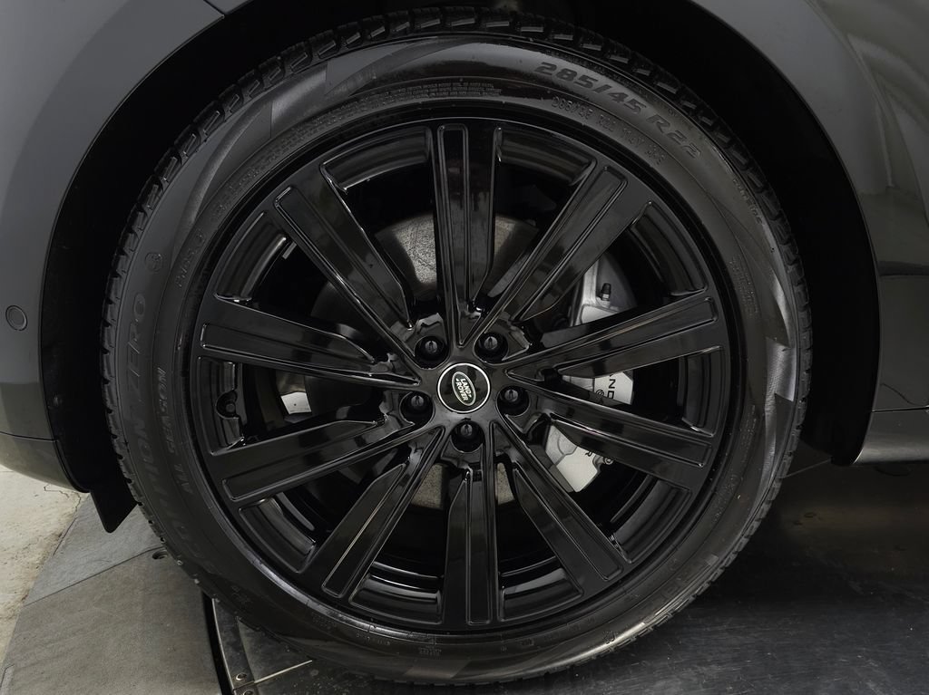 Certified 2025 Land Rover Range Rover SE AWD/4WD image 12
