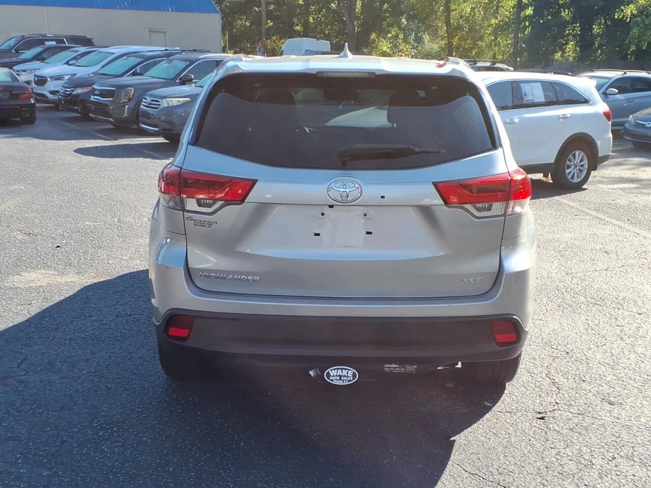 Used 2019 Toyota Highlander XLE FWD image 4