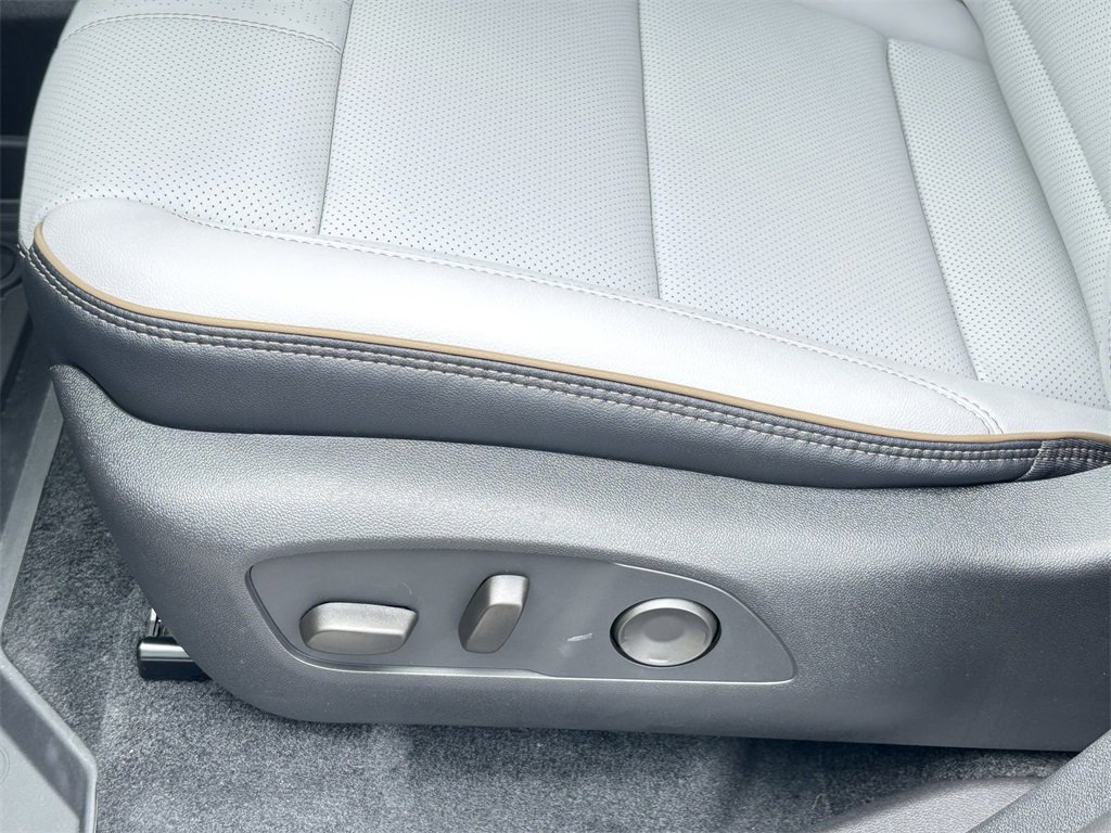 New 2026 Chevrolet Traverse High Country w/ LPO, Floor Liner Package image 14