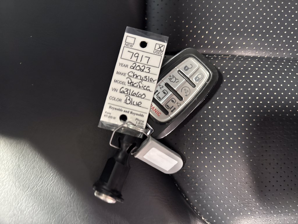 Used 2023 Chrysler Pacifica Touring-L FWD image 24