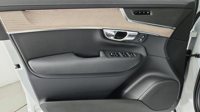 Certified 2025 Volvo XC90 B6 Core w/ Protection Package Premier AWD/4WD image 9