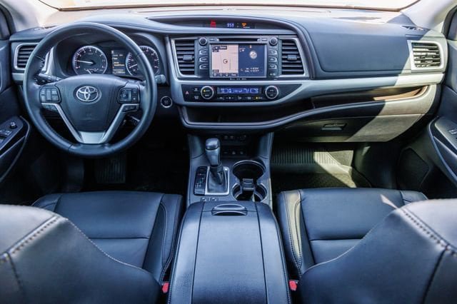 Used 2017 Toyota Highlander XLE w/ Protection Package #3 AWD/4WD image 22