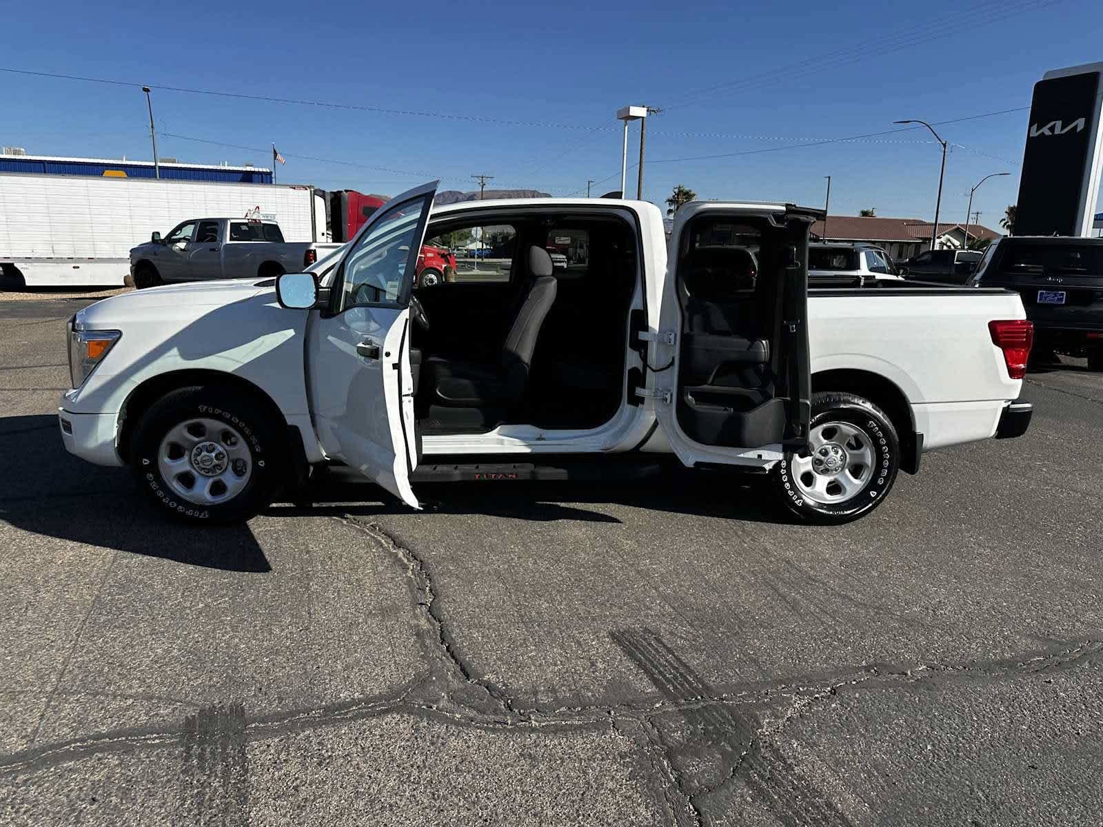 Used 2023 Nissan Titan S RWD image 8