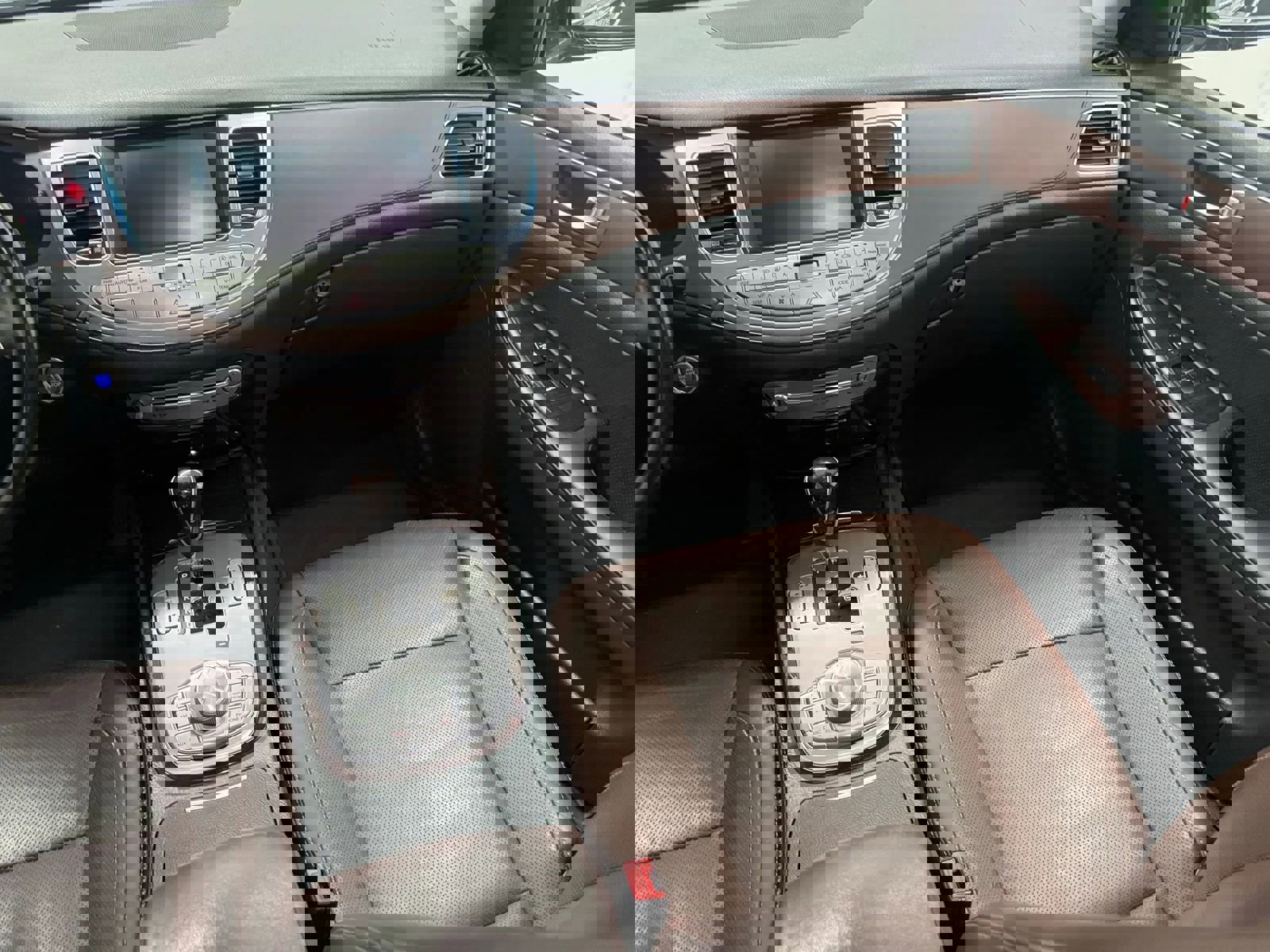 Used 2012 Hyundai Genesis 4.6 image 11